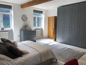 5 Schlafzimmer, Bügeleisen/Bügelbrett, WLAN, Bettwäsche