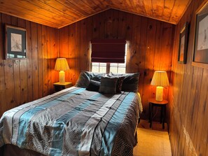 1 soverom, strykejern/-brett, wi-fi (inkludert) og sengetøy