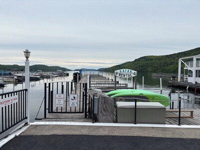 Charming 1-BR 2nd floor apartment in the heart of Cooperstown, NY- Full Kitchen