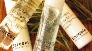 Three bottles of Barceló Hotels & Resorts products: Nourishing Shampoo with olive oil, Relaxing Gel, and Body Lotion with organic extracts. - Barceló León Conde Luna (León)