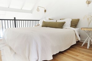 1 slaapkamer, een strijkplank/strijkijzer, wifi, beddengoed