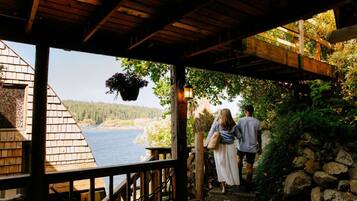 Suite, Partial Ocean View | Teres/patio