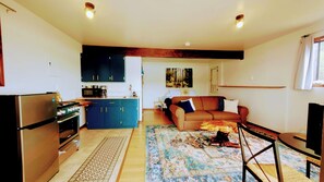 Living area - Jade Resort (Heriot Bay)