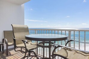 Appart'hôtel, plusieurs lits (Shoreline Towers 1113) | Restauration extérieure