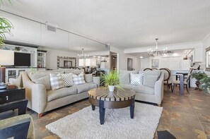 Condo, Multiple Beds (Shoreline Towers 1113) | Living area