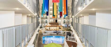 Innenpool, Außenpool