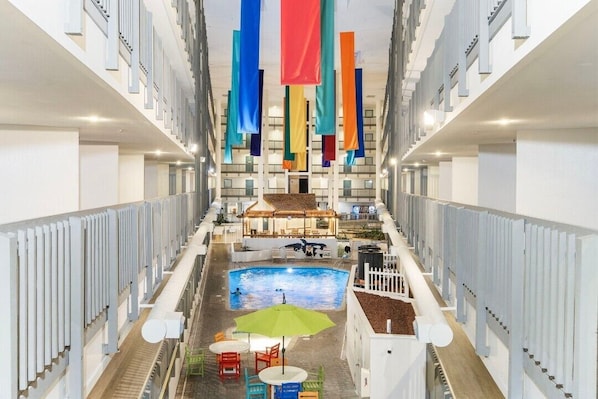 Piscine couverte, piscine extérieure