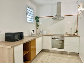 Micro-ondes, four, plaque de cuisson, lave-vaisselle