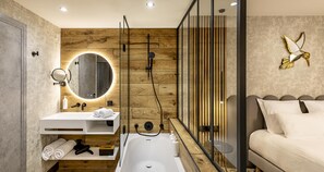 Eco-friendly toiletries, hair dryer, towels, soap - Best Western Plus Hotel Saint-Roch Orleans (Orleans)
