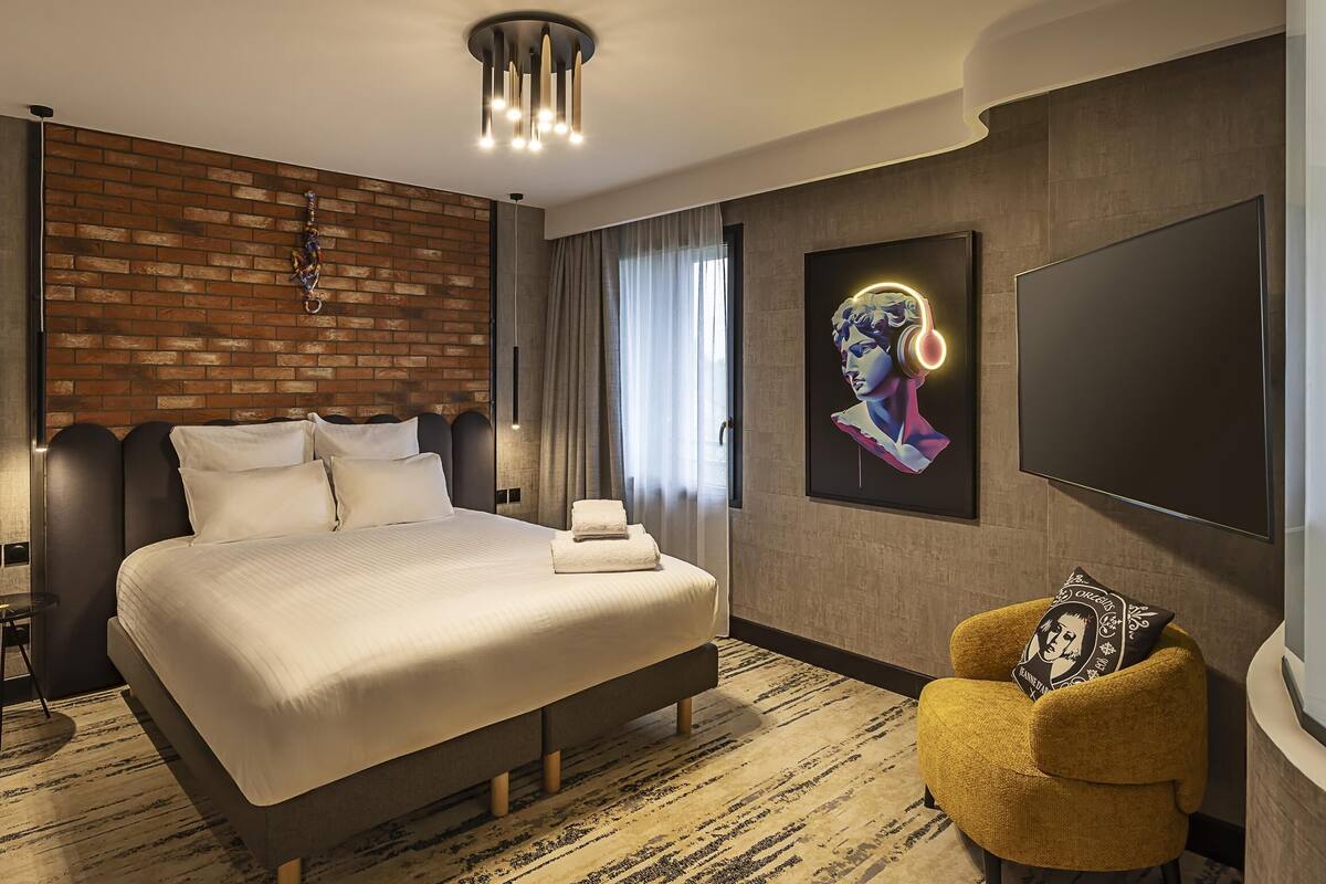 Premium bedding, pillowtop beds, minibar (some free items), in-room safe