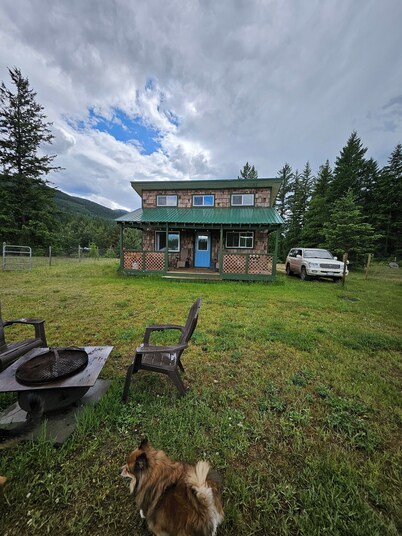 The Trophies Cabin- rural farm cabin..Relax, revive, have fun