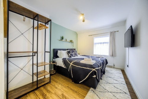 53QMC Sleeps 9| Driveway |Pool Table I Parking