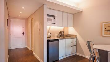 Comfort Studio, City View | Private kitchen | Coffee/tea maker, electric kettle