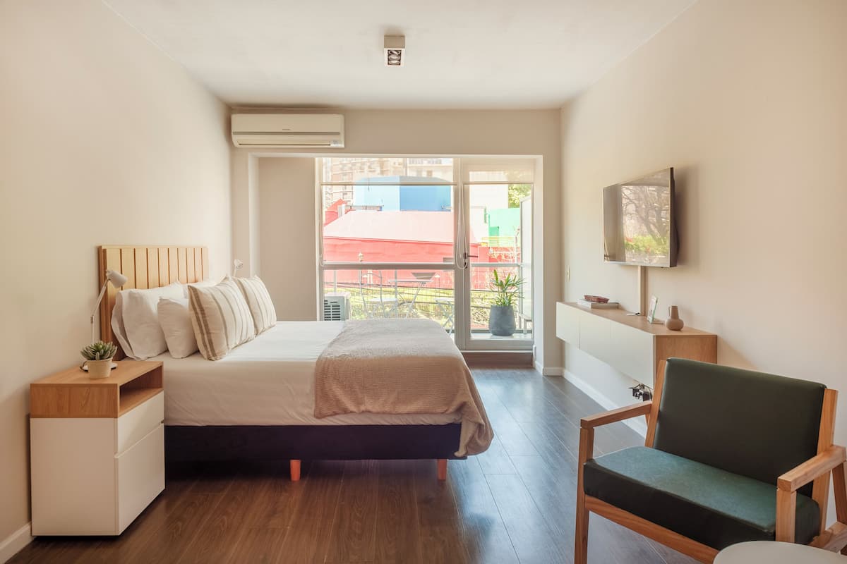 Studio tiện nghi đơn giản, quang cảnh thành phố | Bàn ủi/dụng cụ ủi quần áo, nôi/giường cho trẻ sơ sinh (phụ phí) 