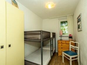 2 bedrooms, WiFi, bed sheets