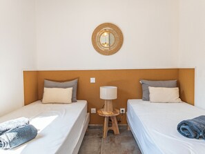 3 chambres, fer et planche à repasser, lit parapluie, Wi-Fi