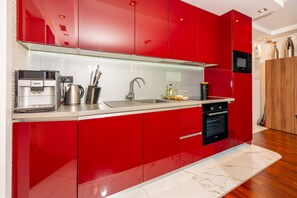 Fridge, microwave, oven, stovetop