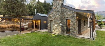 Romantic stone cottage near historic Arrowtown