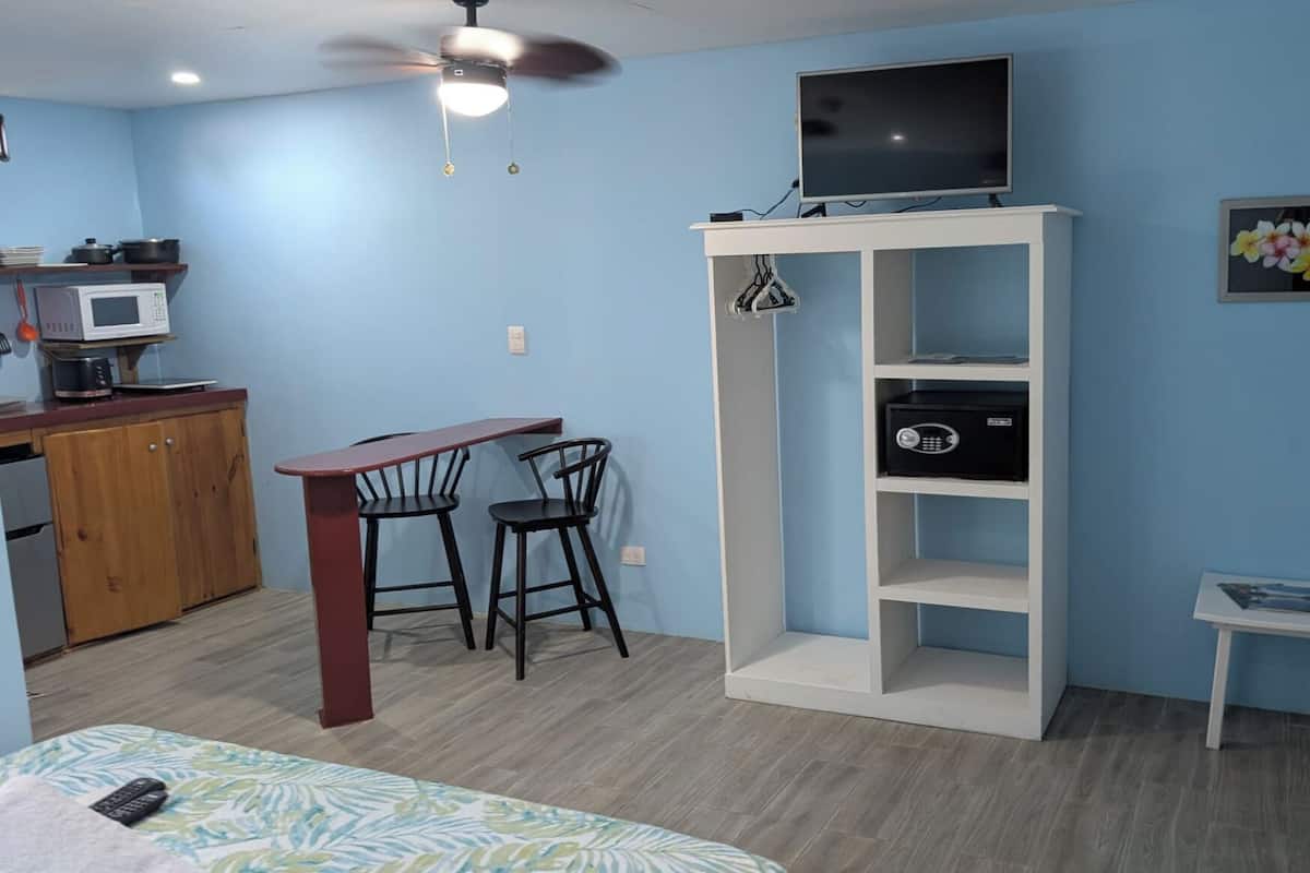 Laptop workspace, soundproofing, free WiFi
