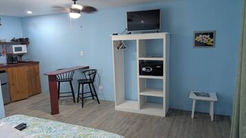 1 habitación, espacio para trabajar con laptop y wifi gratis