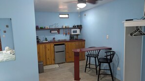 Skrivebord for bærbar PC, lydisolert og wi-fi (inkludert)