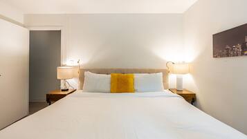 1 habitación, tabla de planchar con plancha, wifi gratis y ropa de cama