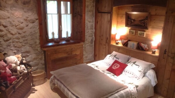 2 habitaciones, tabla de planchar con plancha, wifi y ropa de cama 