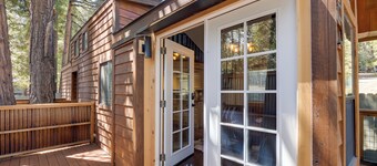 Near Lake Almanor & Golf: Cozy Cabin!