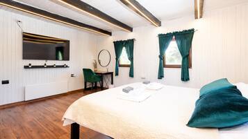 2 bedrooms, in-room safe, iron/ironing board, travel crib