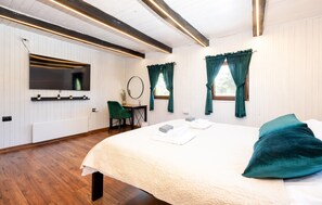 2 chambres, coffre-fort, fer et planche à repasser, lit de bébé portatif