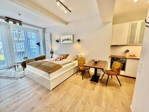 1 bedroom, iron/ironing board, travel crib, WiFi - MEL&BENS Watchmaking | Old Town (Celle)