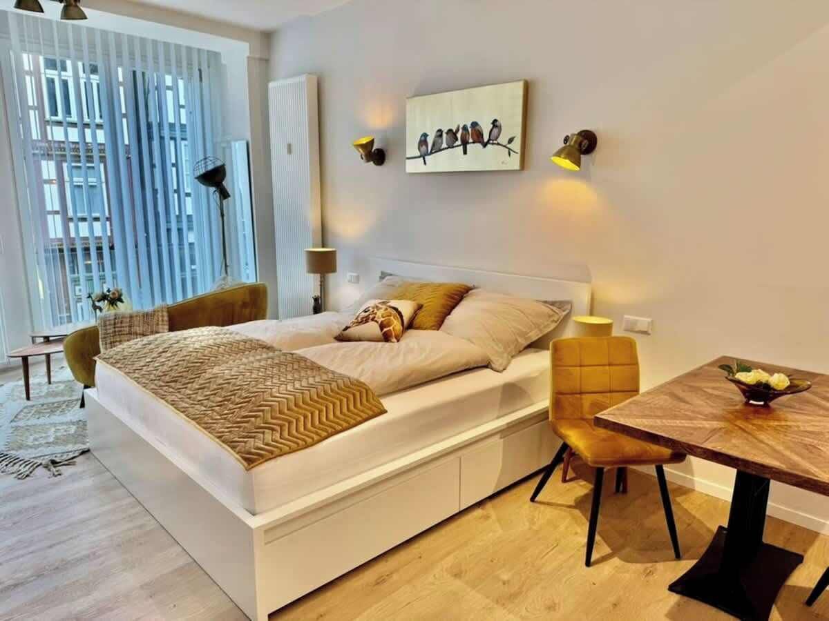 1 dormitori, planxa i posts de planxar, un bressol de viatge i wifi 