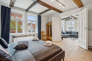2 bedrooms, iron/ironing board, travel crib, WiFi - MEL&BENS Rathaus-Suite | old town | park option (Celle)