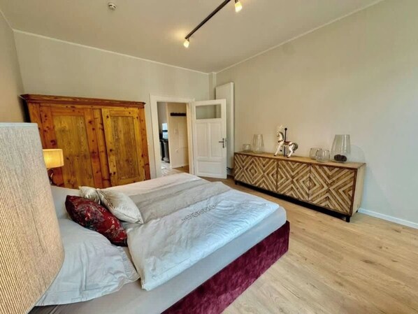 2 bedrooms, iron/ironing board, travel cot, WiFi