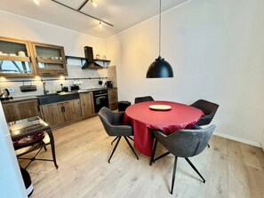 Dining - MEL&BENS Balcony Suite | Old Town | Parking Option (Celle)