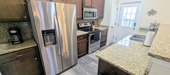 Walkable 3-bedroom house in Starland District with Off-Street Parking. Book now