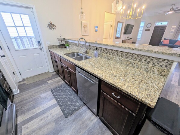 Interior - Walkable 3-bedroom house in Starland District with Off-Street Parking. Book now (Savannah)