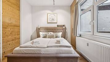 1 bedroom, iron/ironing board, travel cot, WiFi