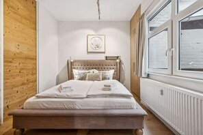 1 bedroom, iron/ironing board, travel cot, WiFi
