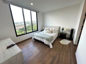 2 soverom, skrivebord, wi-fi og sengetøy