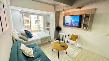 1 habitación, tabla de planchar con plancha, wifi y ropa de cama