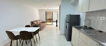 Studio apartment on Av 19 Norte with balcony