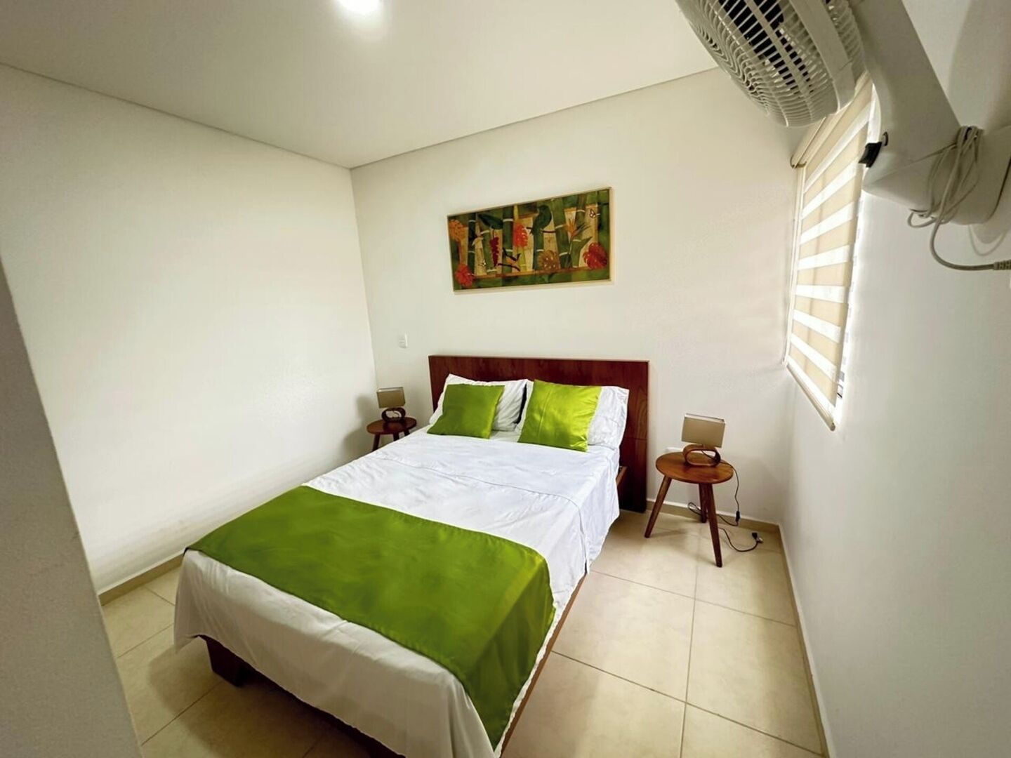 2 habitaciones, tabla de planchar con plancha, wifi y ropa de cama 