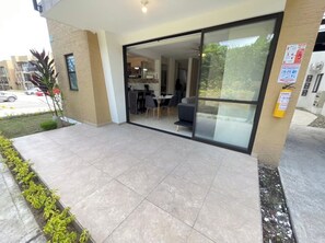 تناول الطعام بالخارج