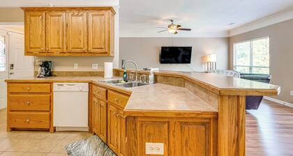 11 Mi to Dtwn Little Rock: Home w/ Large Deck!