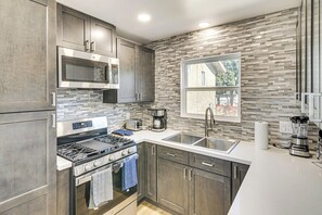 Fridge, microwave, stovetop, dishwasher - 4 Mi to SoFi Stadium: Pet-Friendly LA Area Home (Windsor Hills)