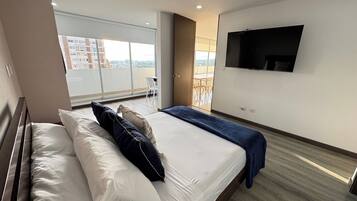 2 habitaciones, escritorio, tabla de planchar con plancha y wifi