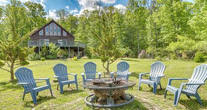 Hot Tub + Game Room: Peaceful Wardensville Cabin