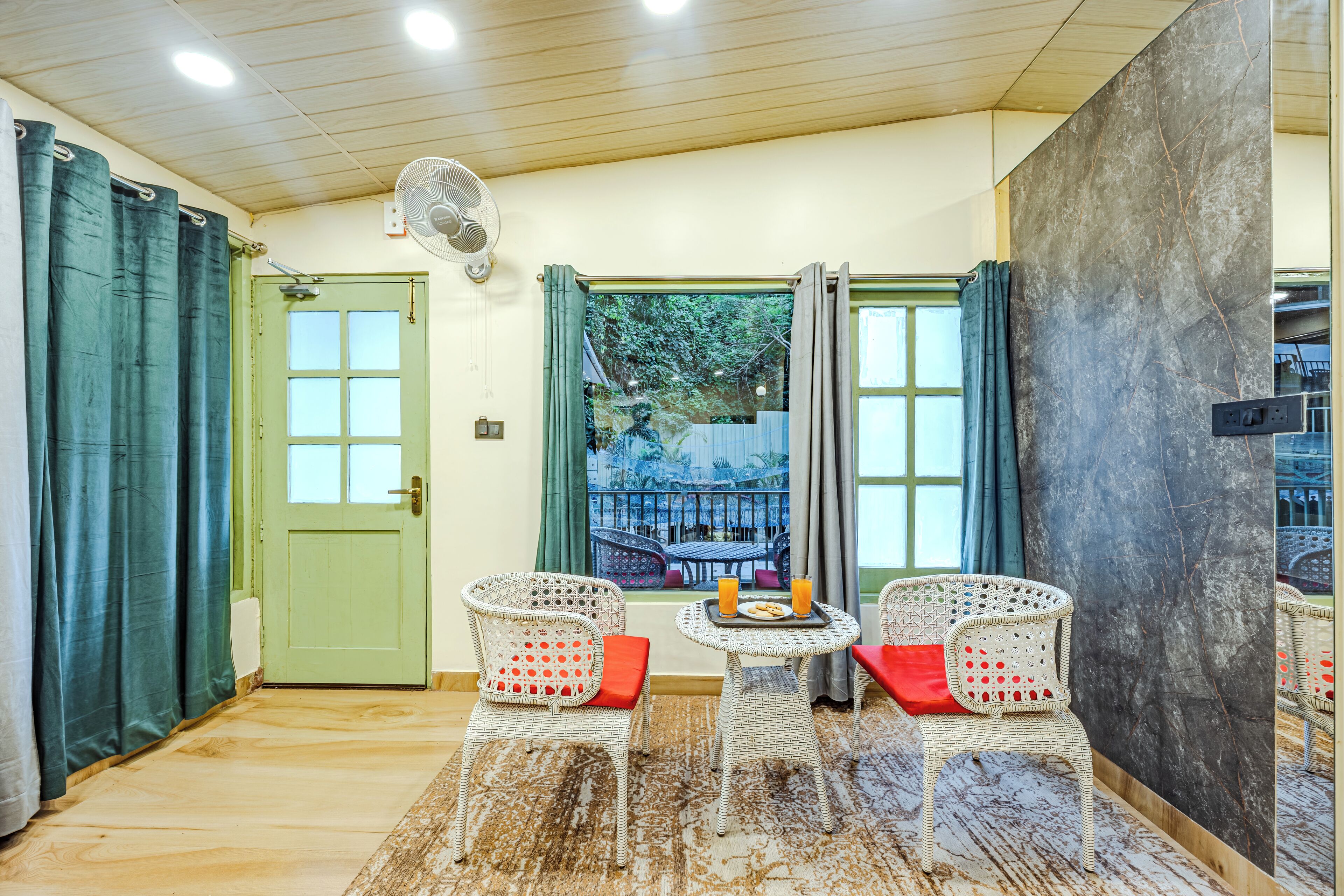 Habitación Premium, vistas al patio | Ropa de cama de alta calidad y edredones de plumas