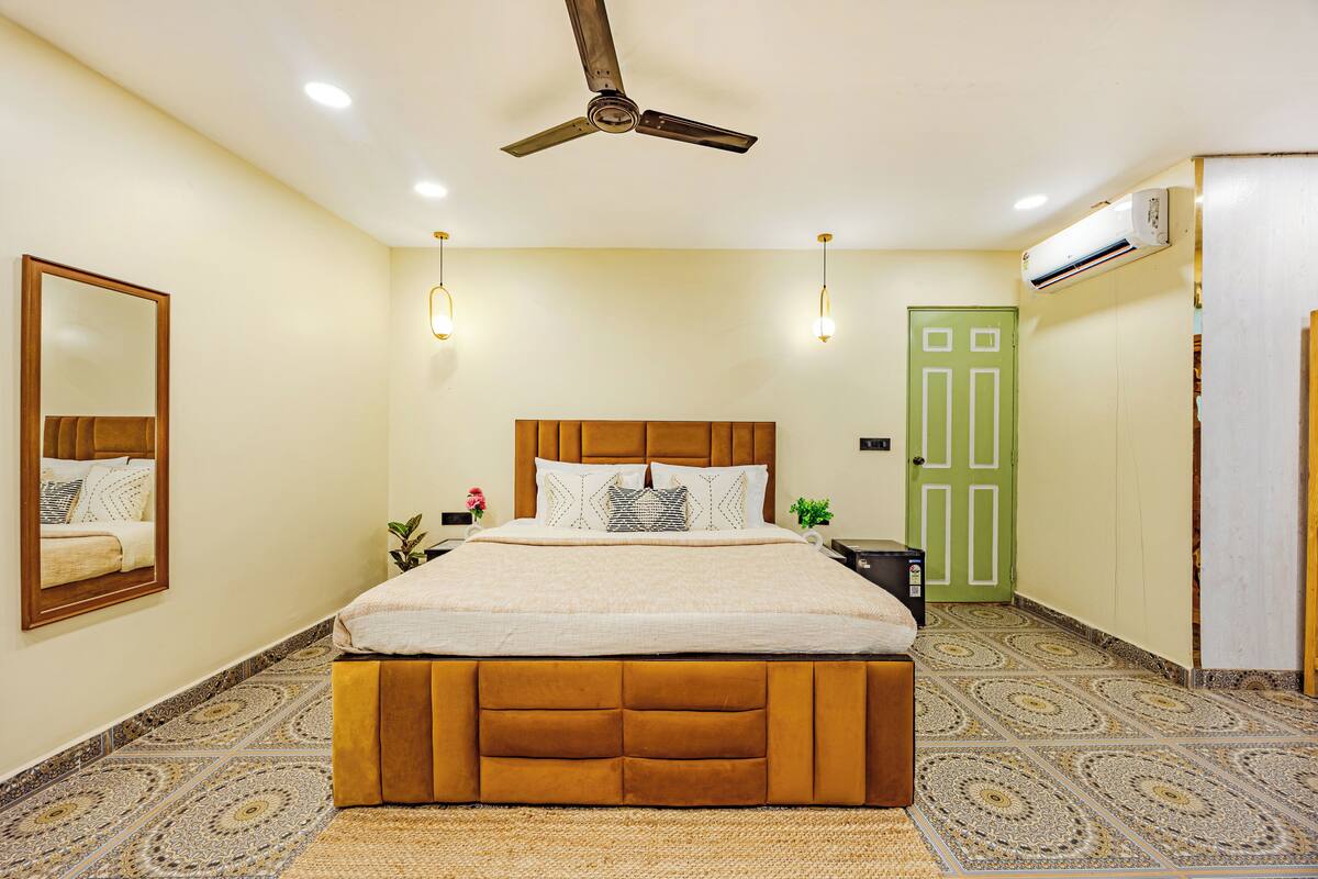 Suite Junior, balcon, vue cour intérieure | Literie de qualité supérieure, décoration personnalisée